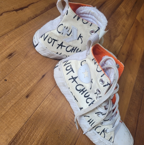 Converse - Picture 2 of 11